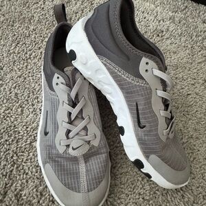 EUC Nike Kids Gray/White slip on Shoes - size 3